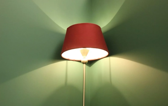 Una lámpara que emite luz / UNSPLASH Una lámpara que emite luz / UNSPLASH