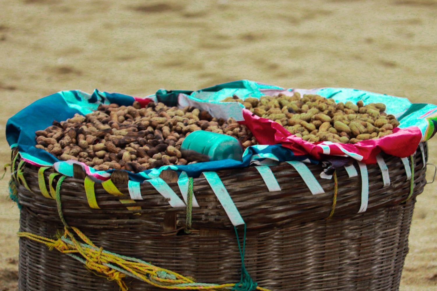 Una cesta llena de chufa, un superalimento con muchos beneficios / PEXELS