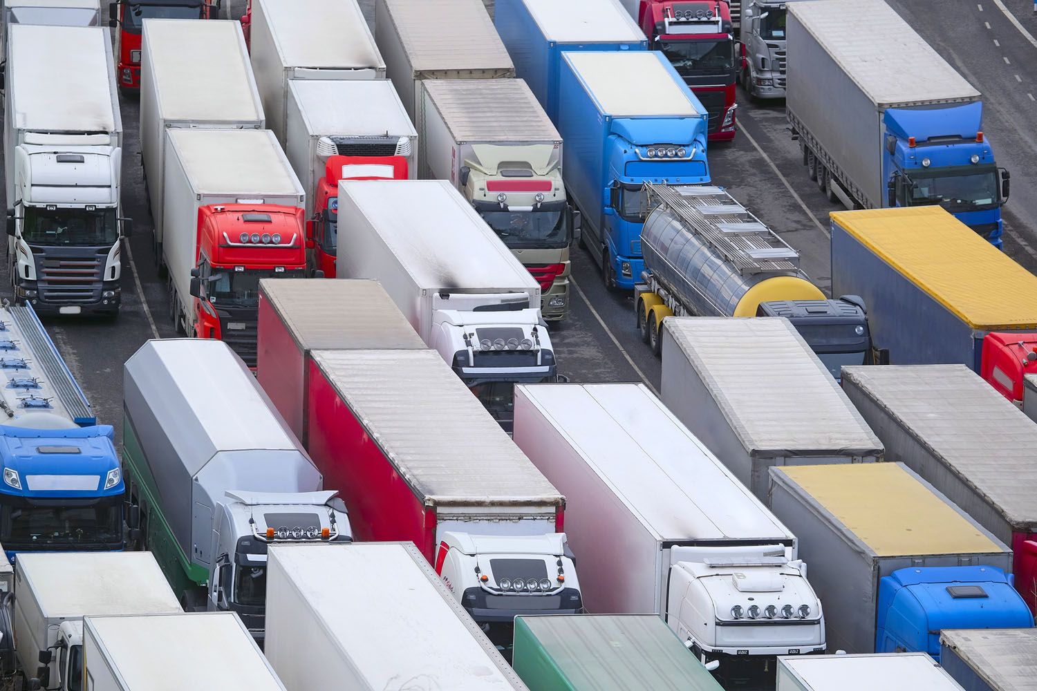 Decenas de camiones durante la huelga de transportistas / QAPLA