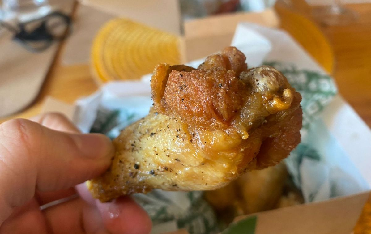 Comemos por 17 euros el pollo frito de Wingstop, la marca que quiere  competir con KFC