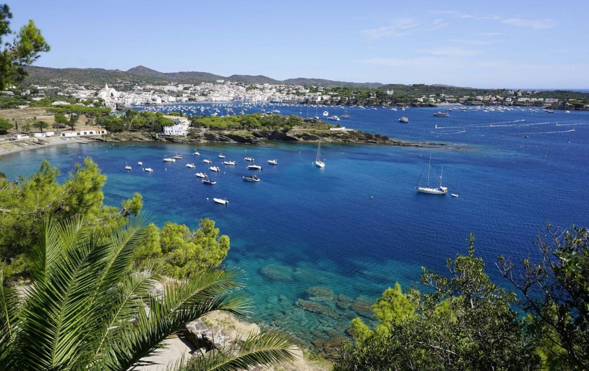 Puerto de Cadaqués en Alt Empordà, municipio costero de Girona con mucho turismo / PIXABAY