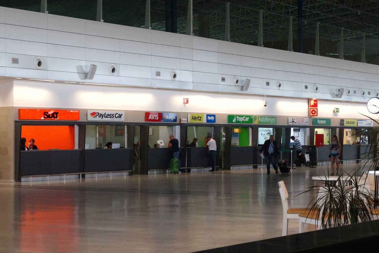 Las oficinas de empresas de 'rent a car' del aeropuerto de Fuerteventura, en Canarias / EP