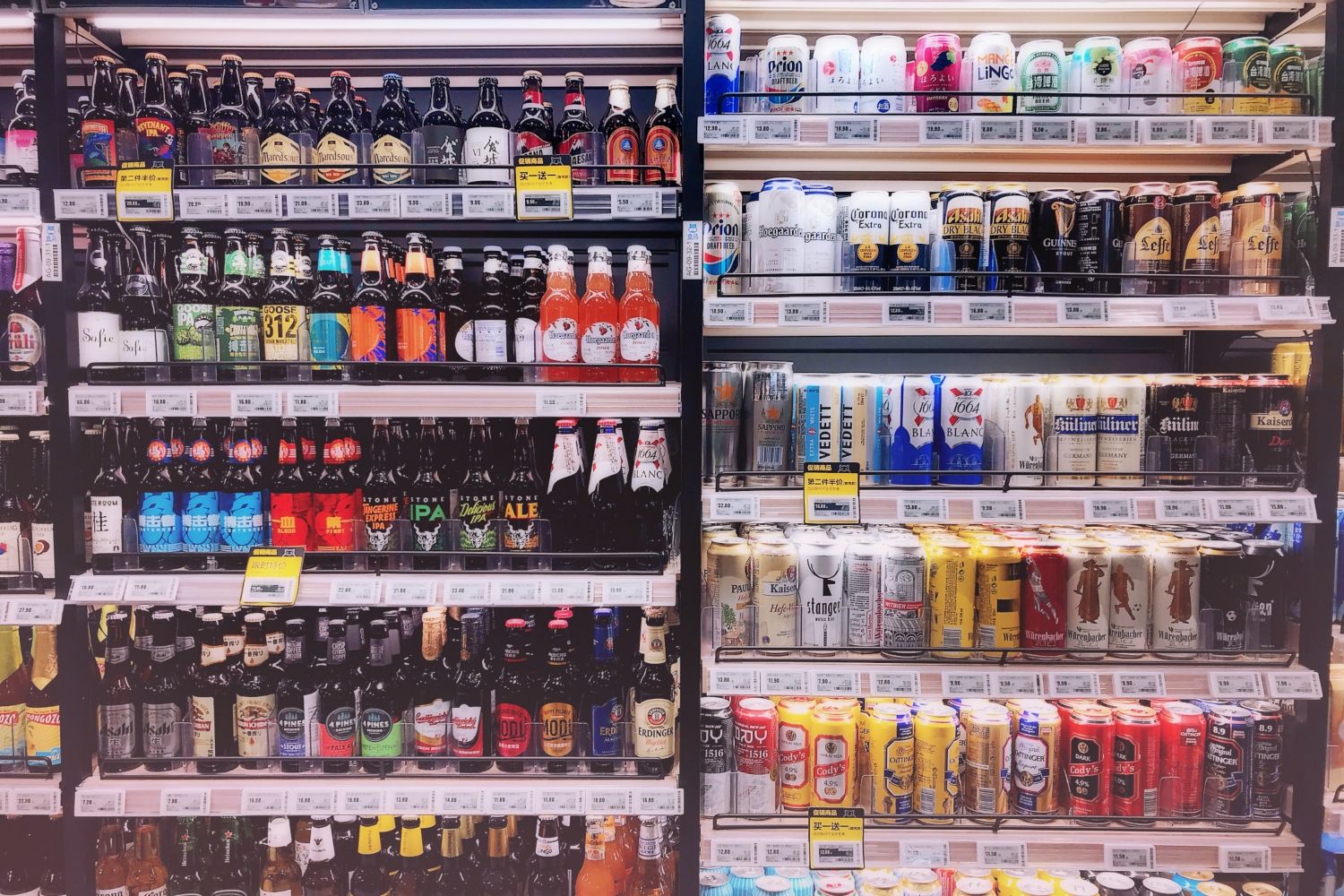 Cervezas en un supermercado / PEXELS