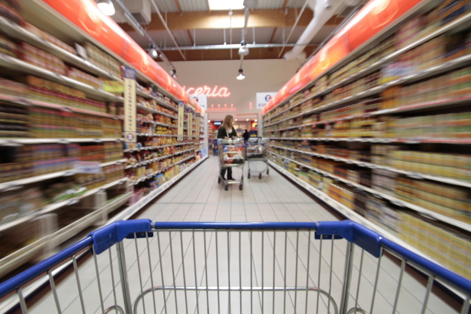 Un supermercado con productos aún sin la nueva etiqueta para personas con discapacidad visual / FLICKR