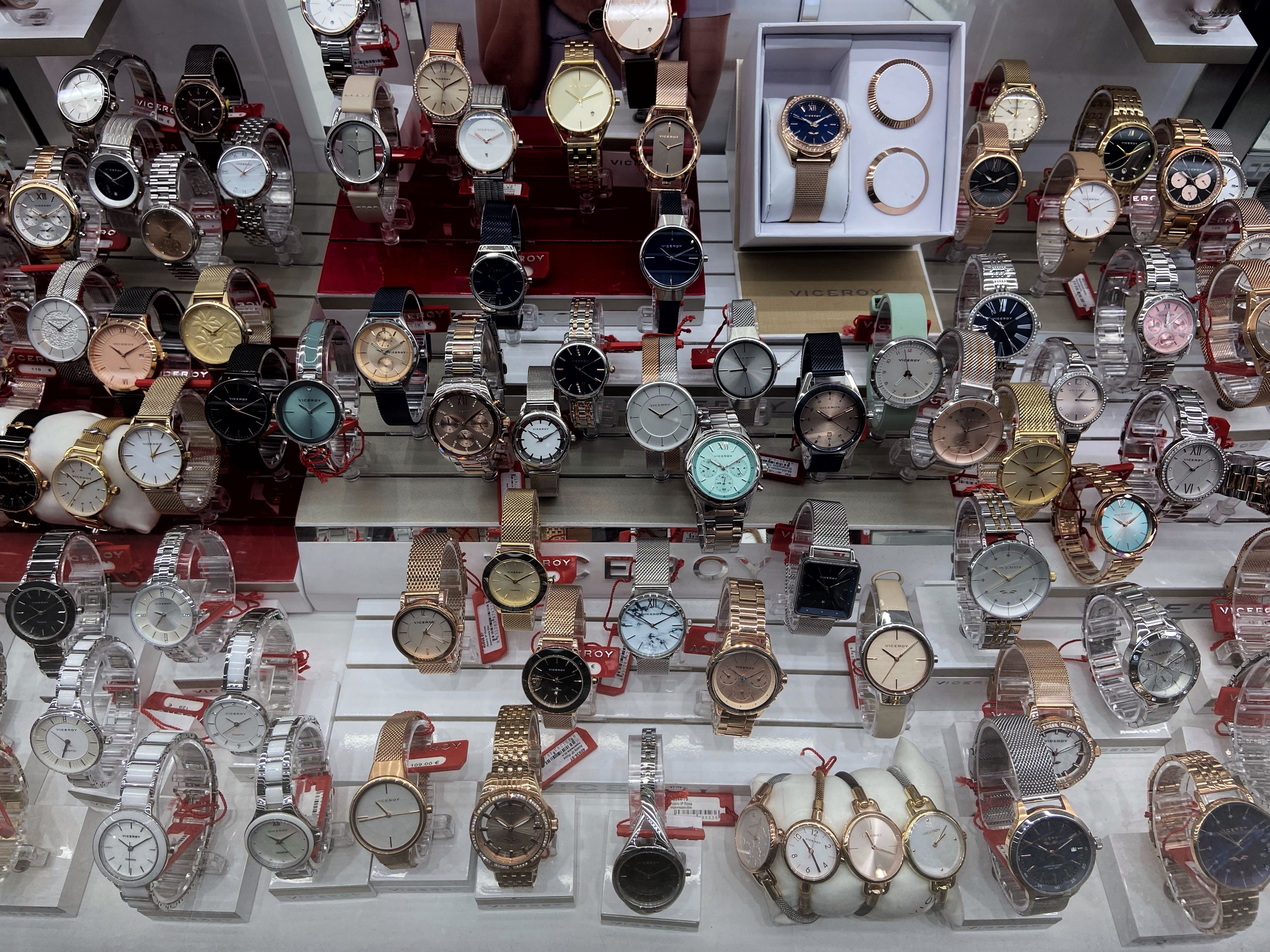 Rango Instalaciones Opuesto Precios bajos disparan compras relojes falsos por internet