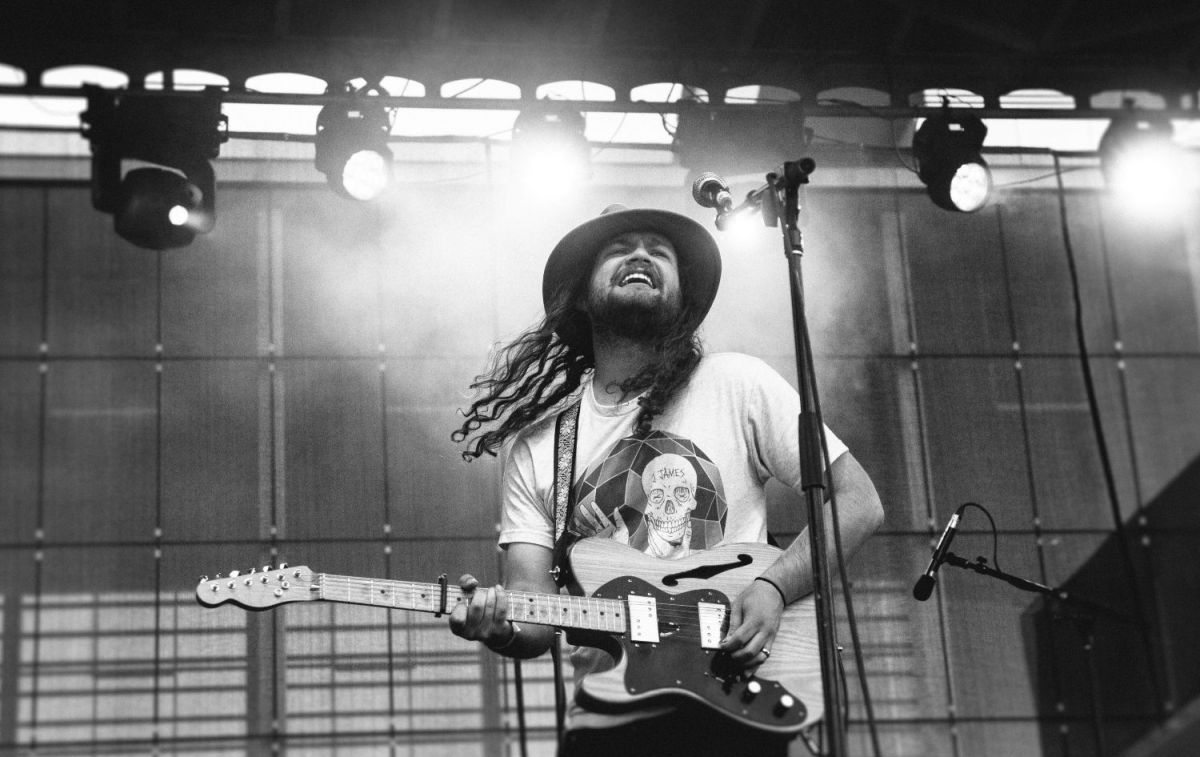 Un guitarrista zurdo en un concierto / UNSPLASH