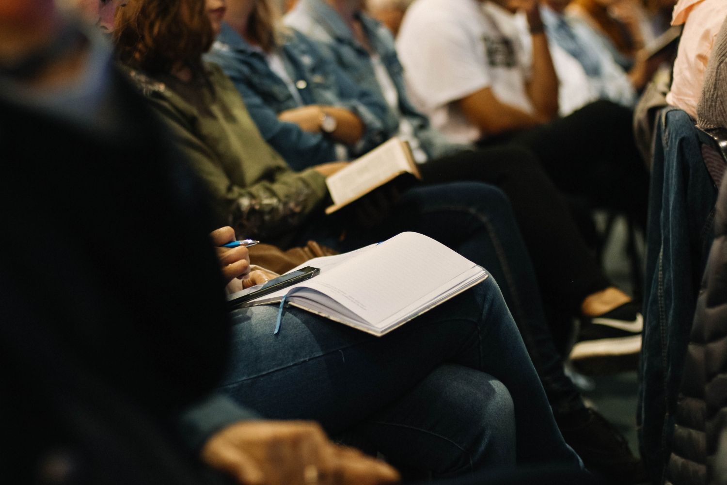 Varios estudiantes que han solicitado una beca al Ministerio de Educación / UNSPLASH