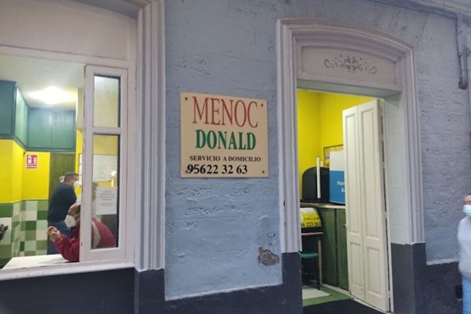 La fachada de Menoc Donald antes de verse obligado a cambiar el nombre a petición de McDonald's / TWITTER