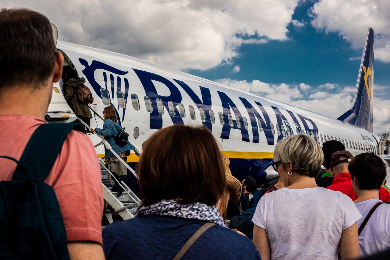 Enviar menta alma El caos de Ryanair con la maleta: la cobran dos veces y luego la extravían