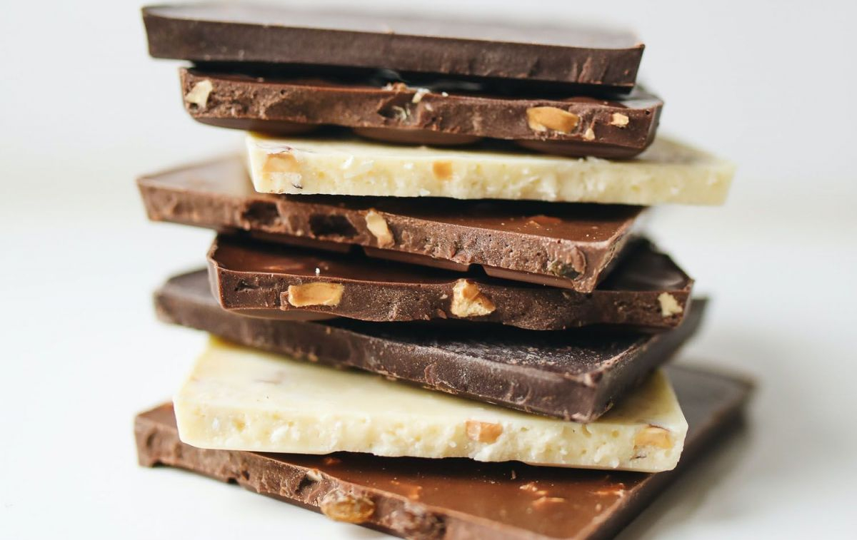 Tabletas de chocolate negro, con leche y blanco / PEXELS