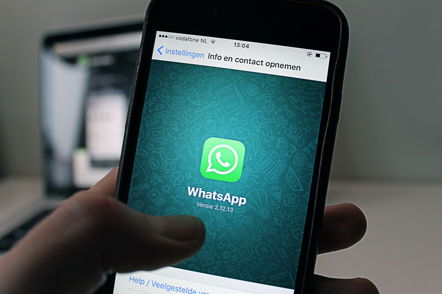 La app de WhatsApp donde se ha popularizado el numero 7642 / PEXELS