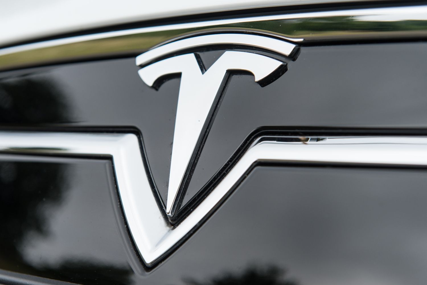 El logo de Tesla