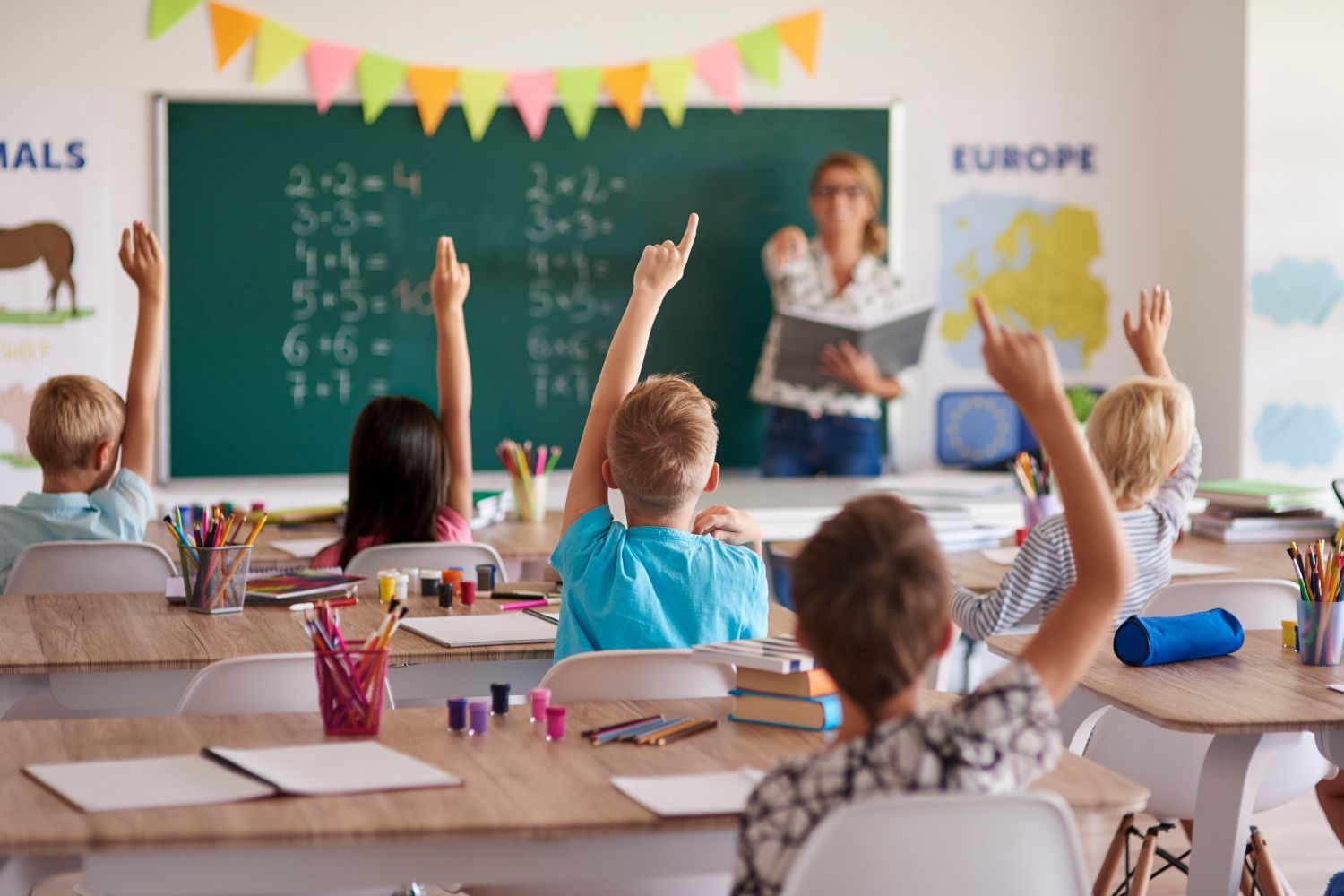 Niños en uno de los mejores colegios, según Micole/ FREEPIK