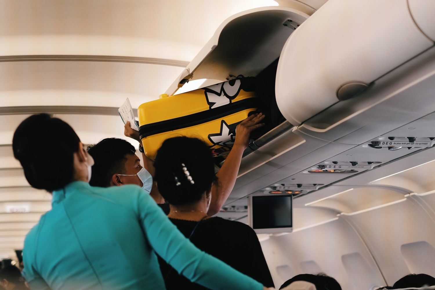 Qué equipaje de mano puedo llevar gratis un avión de Ryanair, Iberia, Vueling o Easyjet?