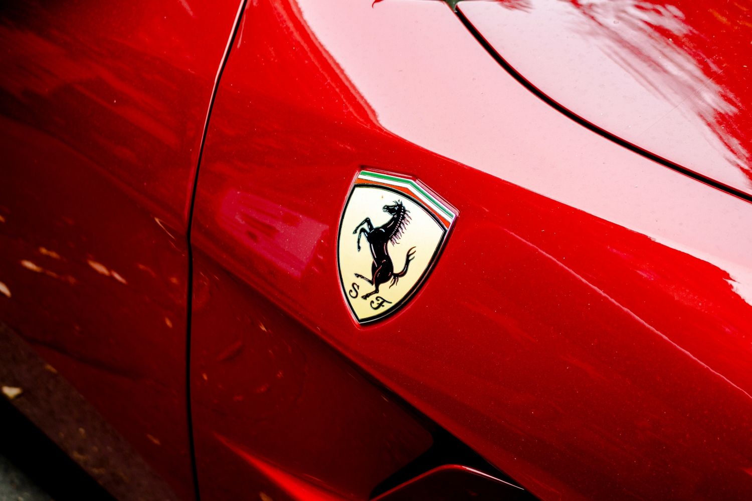 Un coche de la marca Ferrari / UNSPLASH