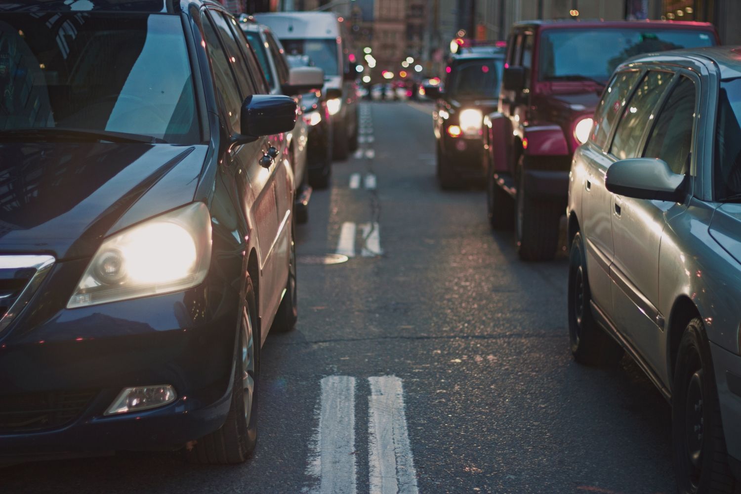 El tráfico es una de las fuentes de ruido más presentes en las ciudades / UNSPLASH