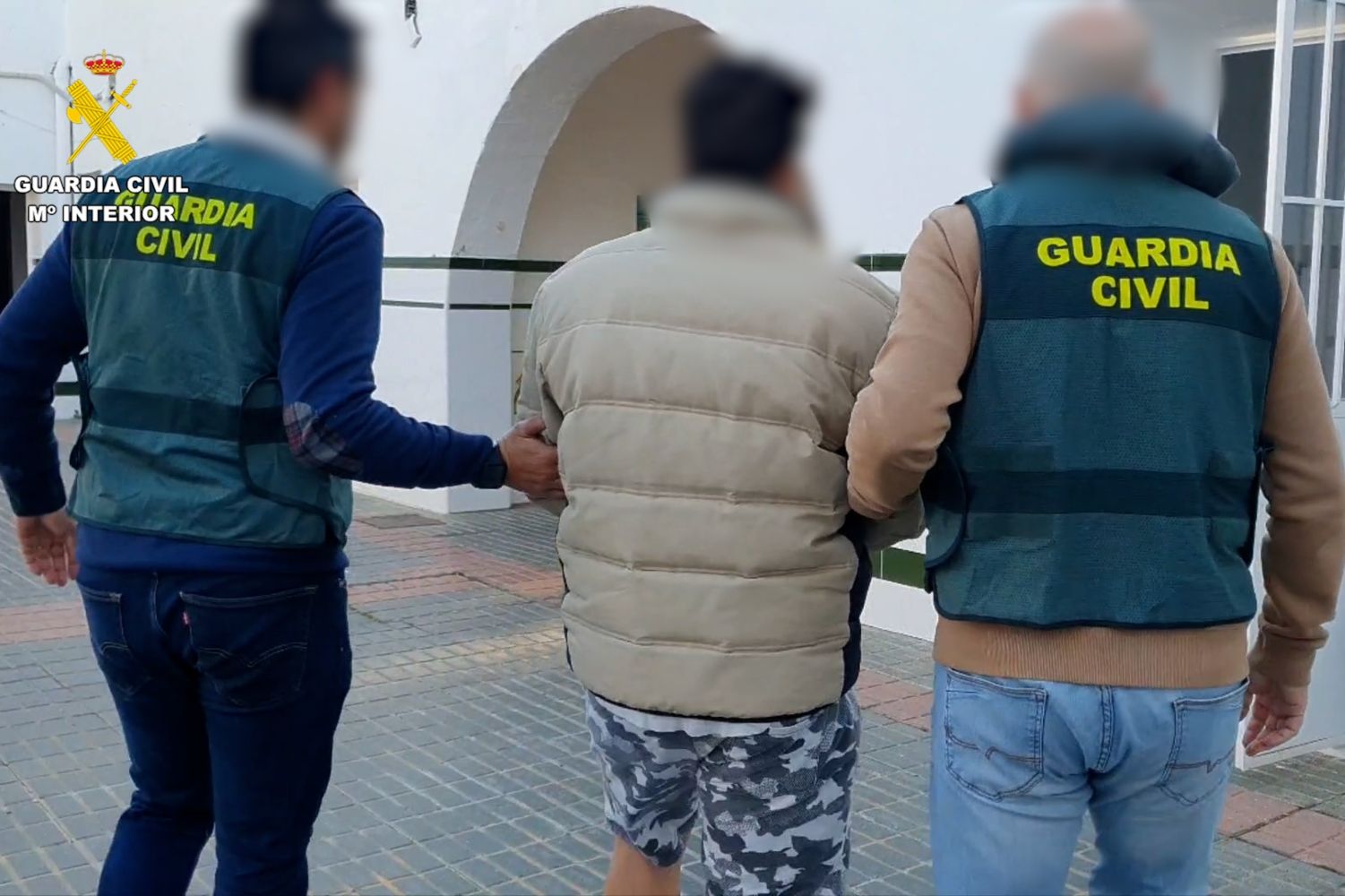 Detenido en Coria del Río (Sevilla) el cuidador de un anciano por gastarse más de 11.000 euros de su tarjeta de crédito tras su fallecimiento / GUARDIA CIVIL