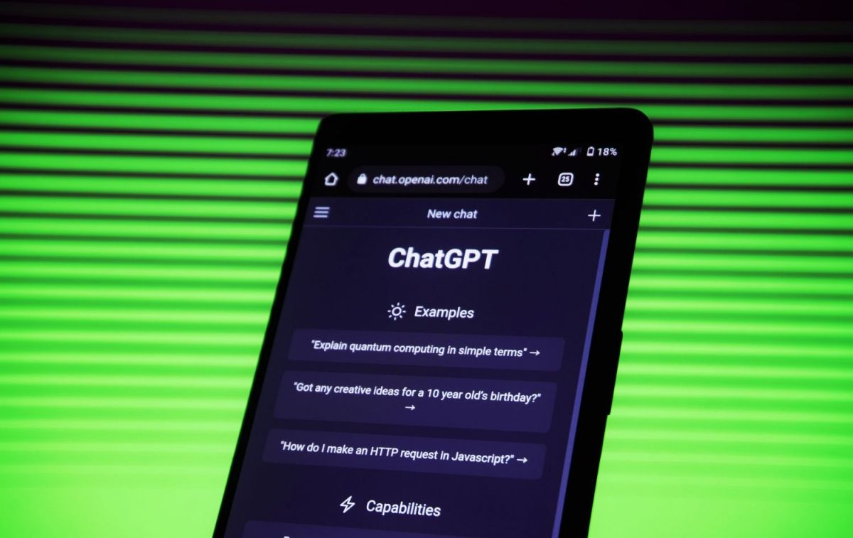 La aplicación de ChatGPT en un móvil / UNSPLASH