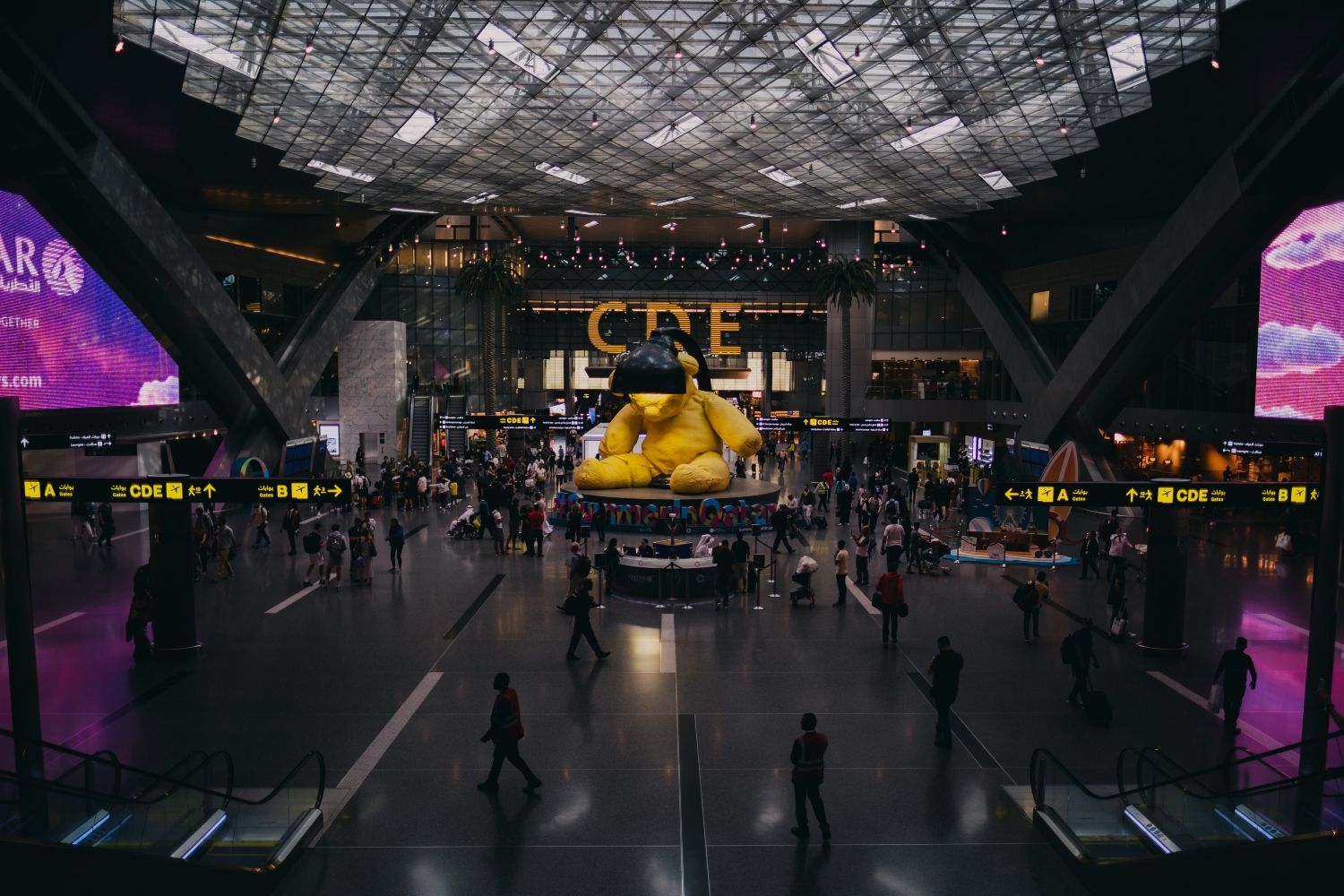 El aeropuerto de Doha (Catar), donde una aerolínea te regala una noche gratis de hotel / Unsplash