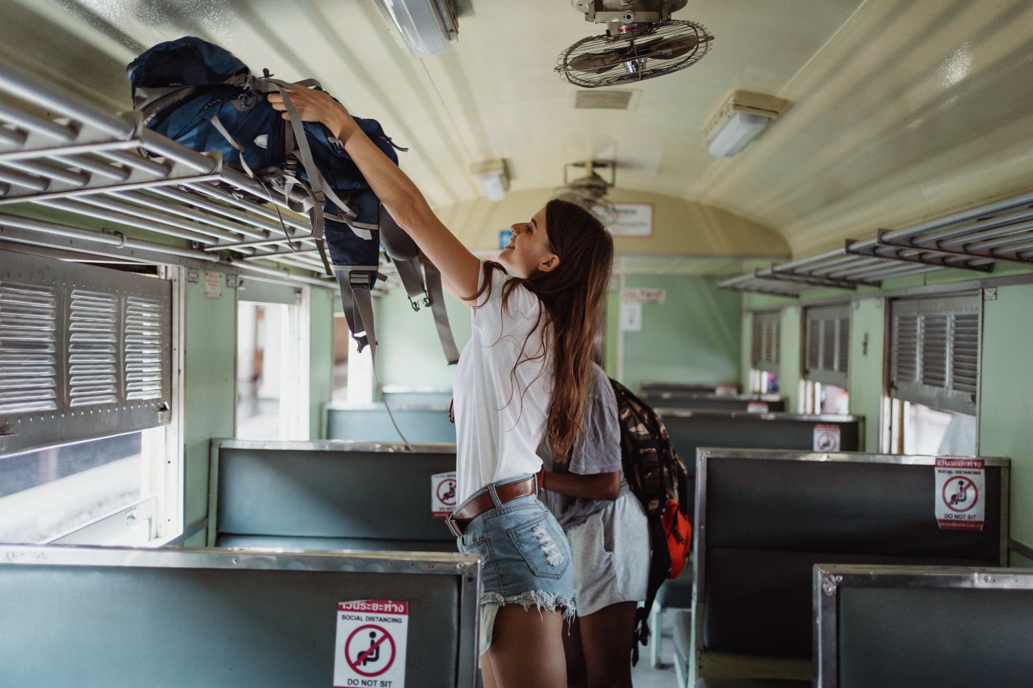 Dos chicas viajan en Interrail / PEXELS