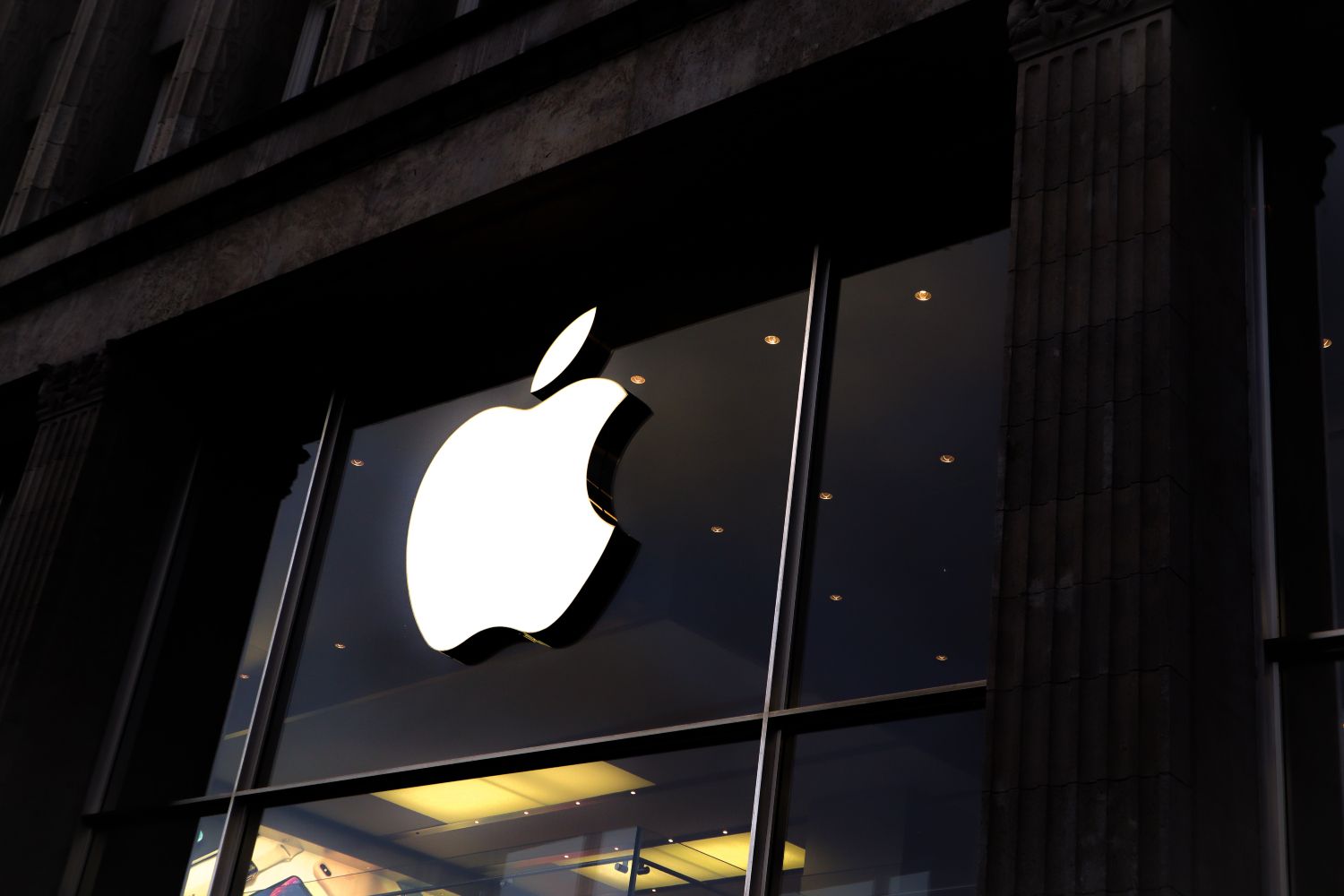 Una tienda de Apple donde venden el último iPhone / UNSPLASH