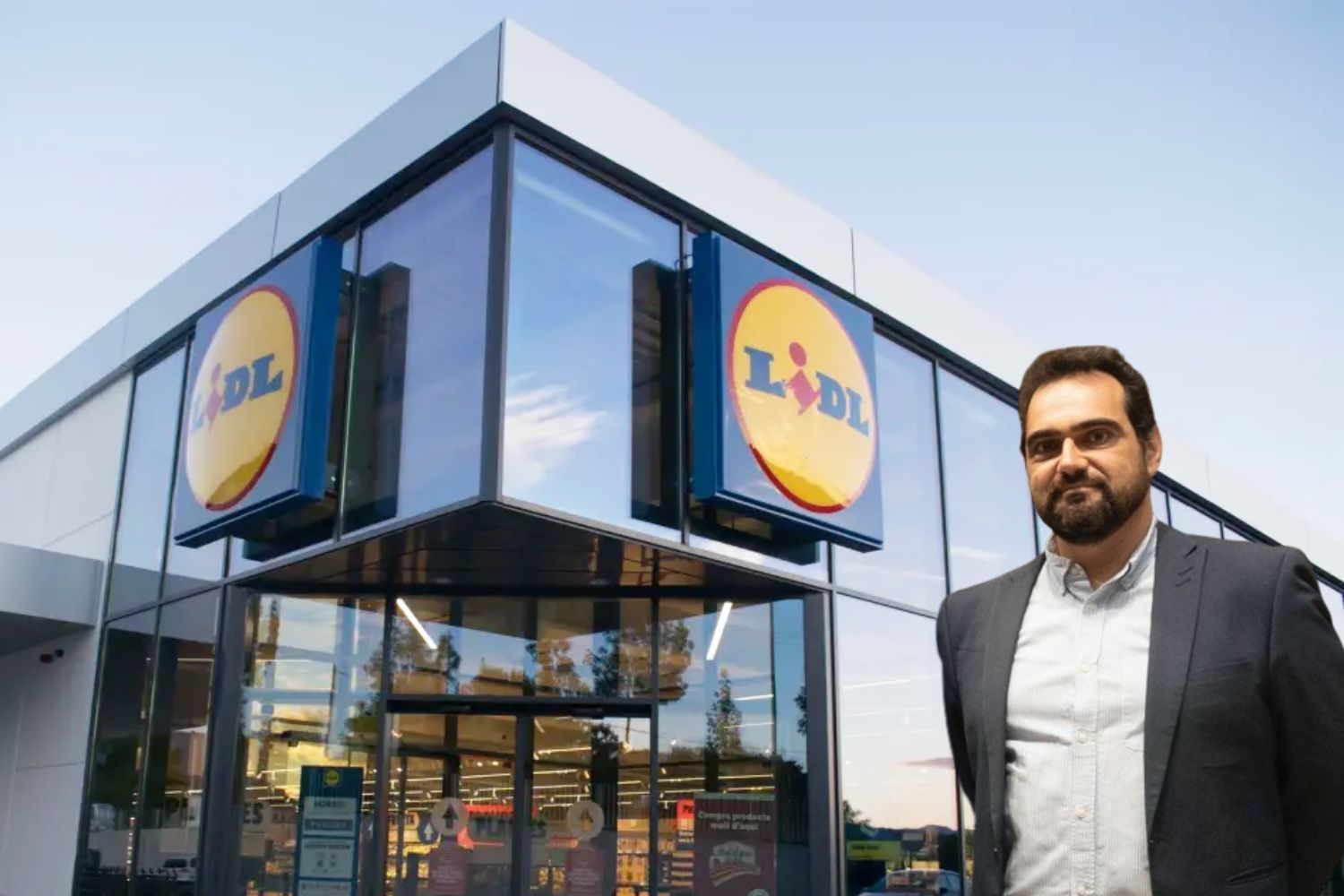 El director de compras regionales de Lidl, Jordi Morales, junto a un supermercado de la cadena alemana / FOTOMONTAJE CG