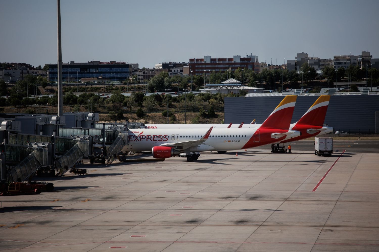 Aviones de varios aerolíneas en el a