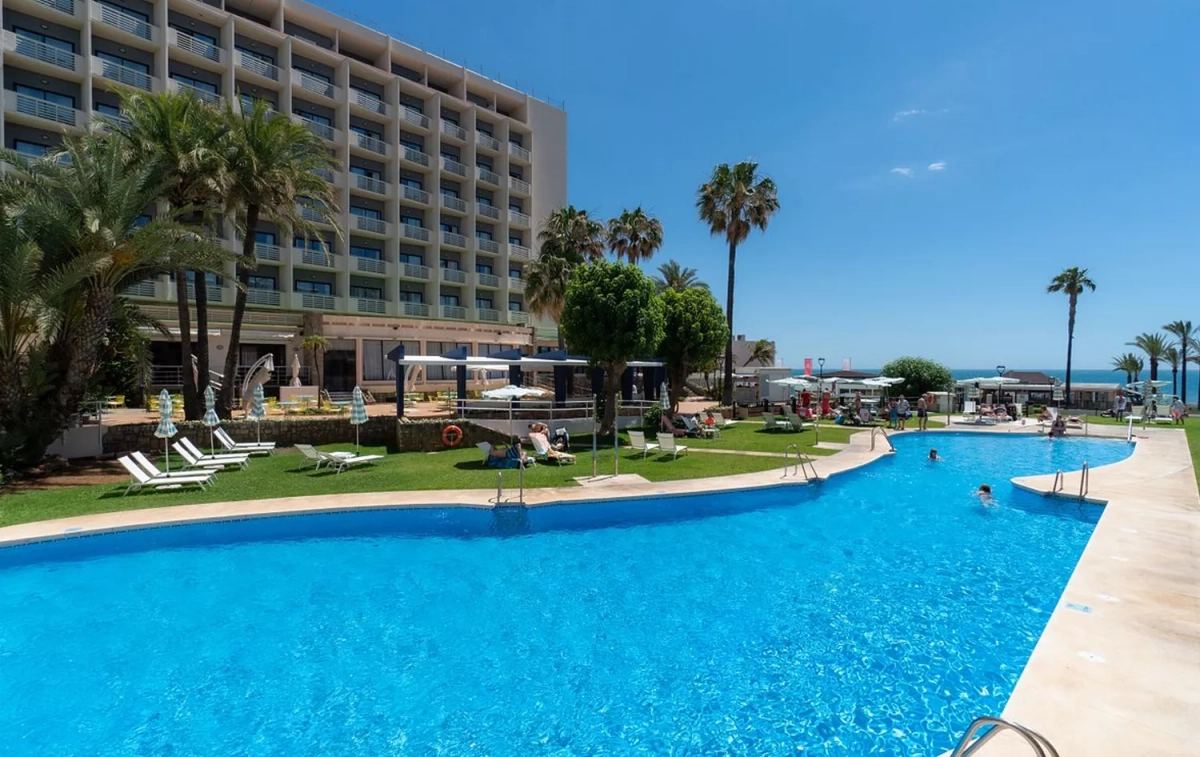 La inmensa piscina del histórico hotel de la Costa del Sol favorito de Reyes y estrellas de Hollywood TRIPADVISOR