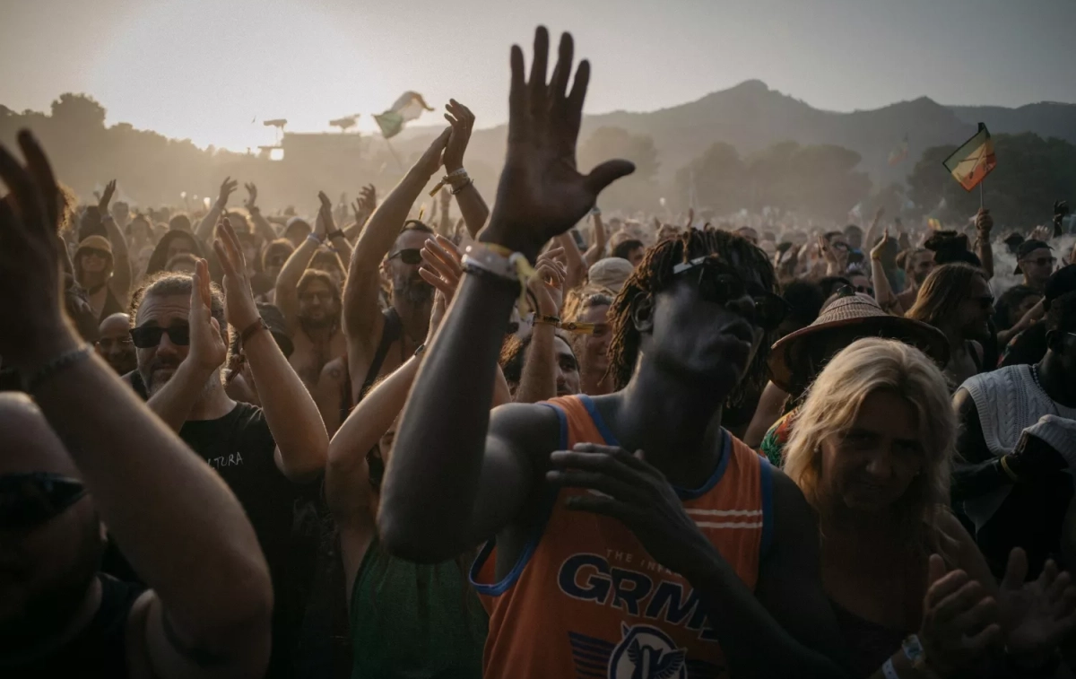 Público en un festival de verano / EP