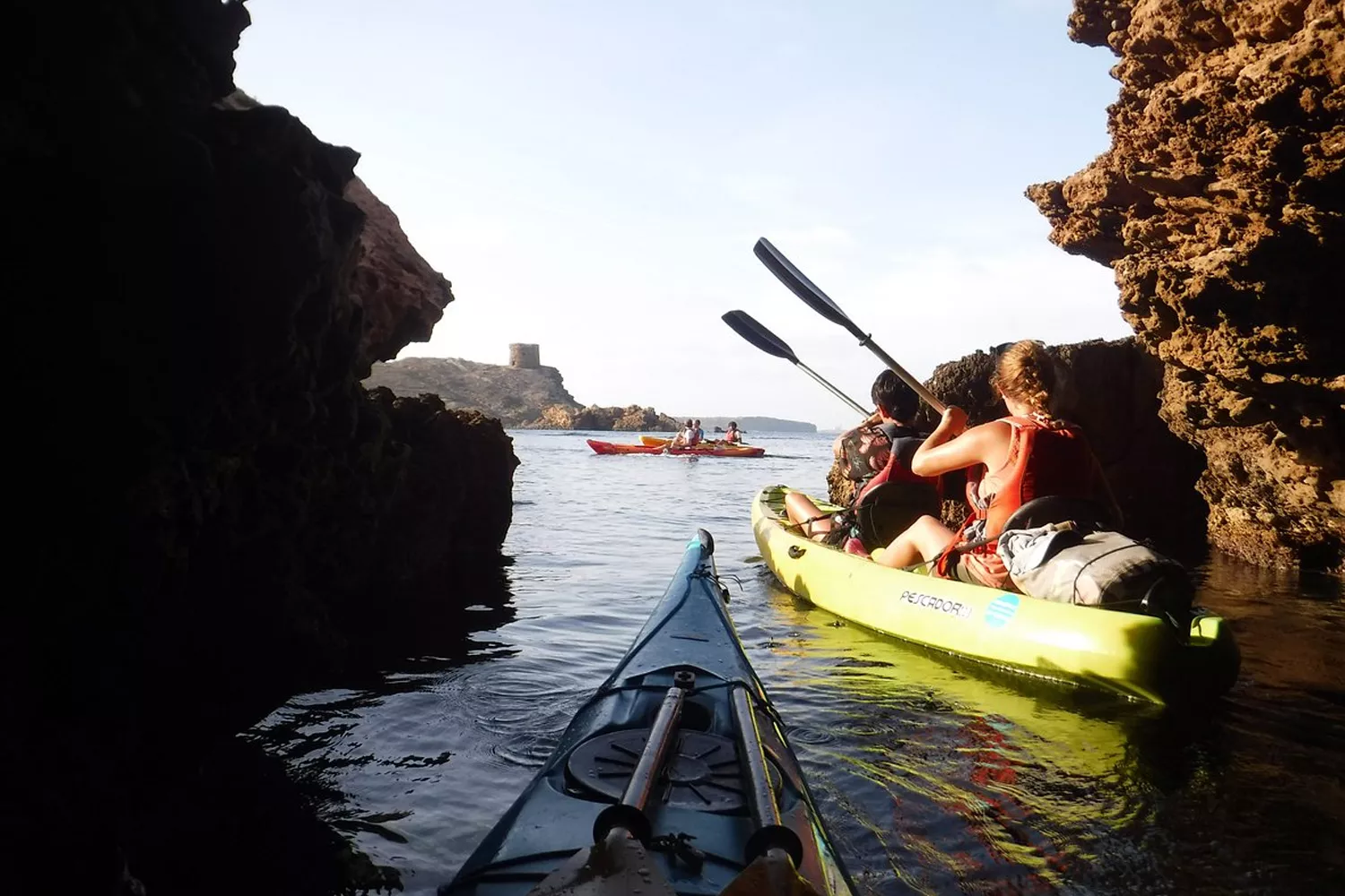 Varios kayaks durante una ruta de turismo deportivo en la Illa d'en Colom, la Torreta y Es Grau (Menorca) / TRIPADVISOR