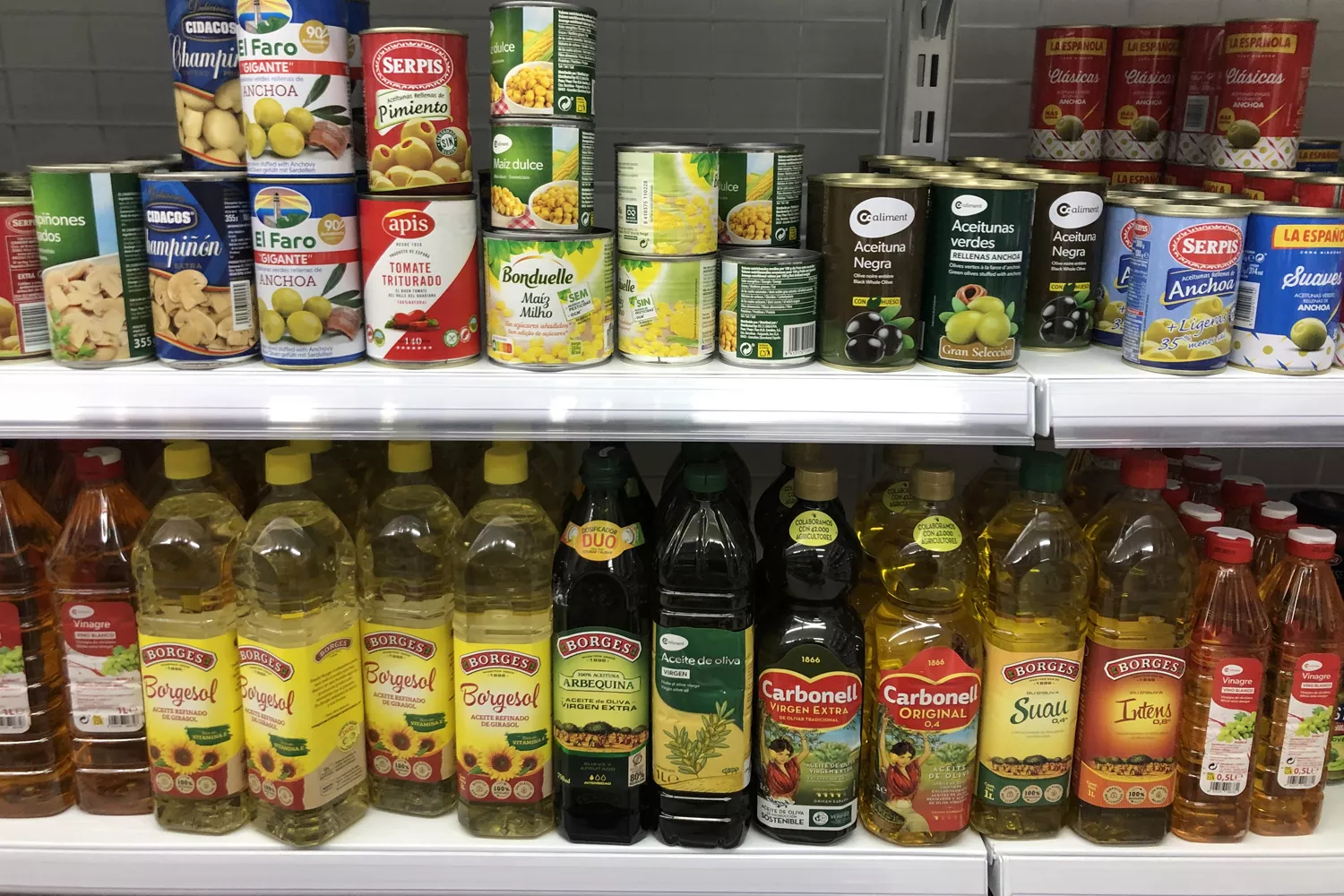 Aceites, aceitunas, champiñones y otros productos con el IVA rebajado por el Gobierno / CG