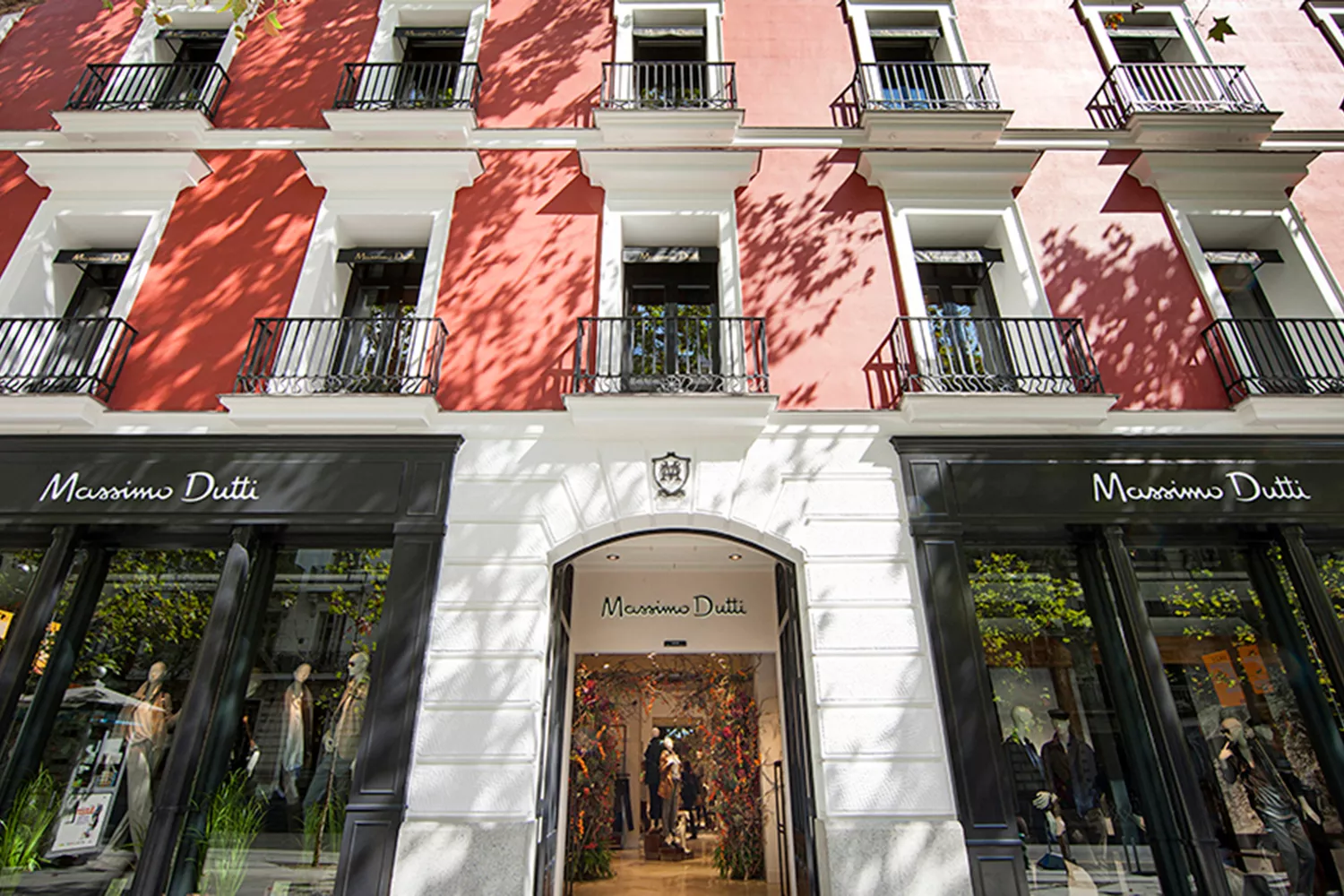 Una tienda de Massimo Dutti, empresa que ha sido multada por imponer las cookies / INDITEX