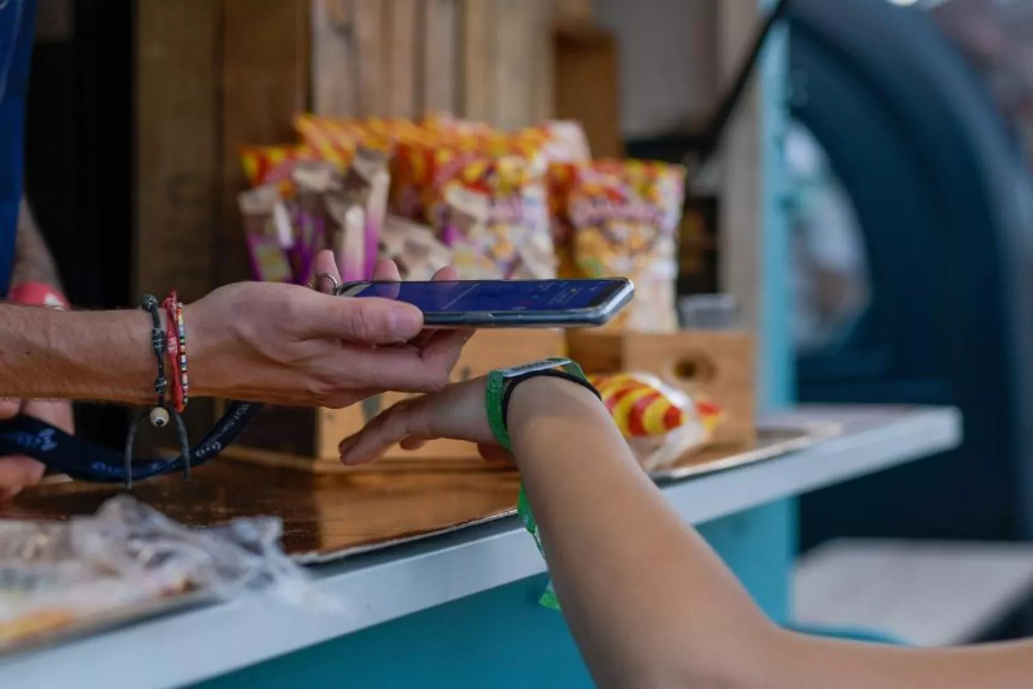 El 'cashless' es el único método de pago en muchos festivales / IDASFEST