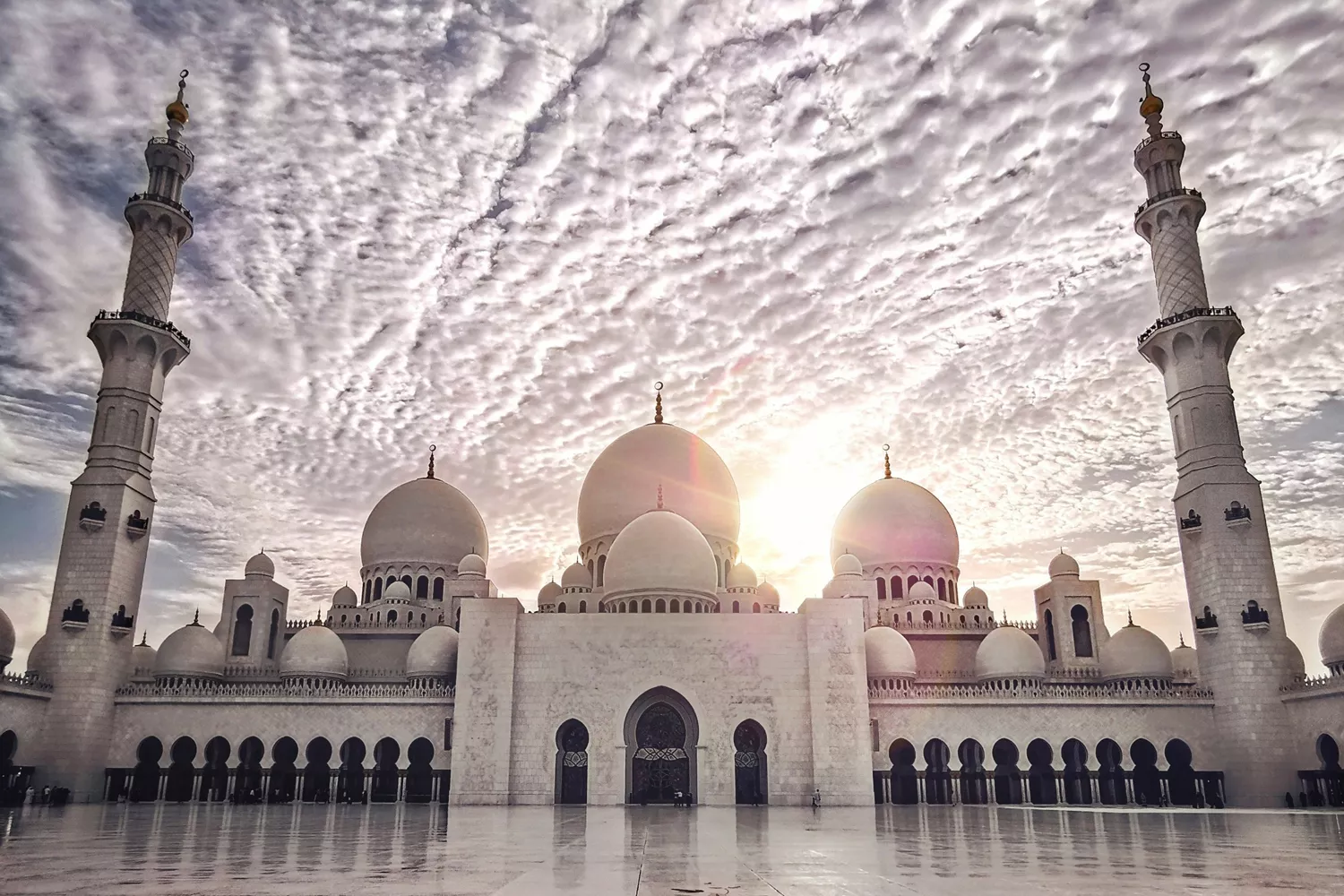 Una mezquita blanca de Sharam el Sheikh, en Egipto, dentro de la nueva ruta de MSC Cruceros / PEXELS