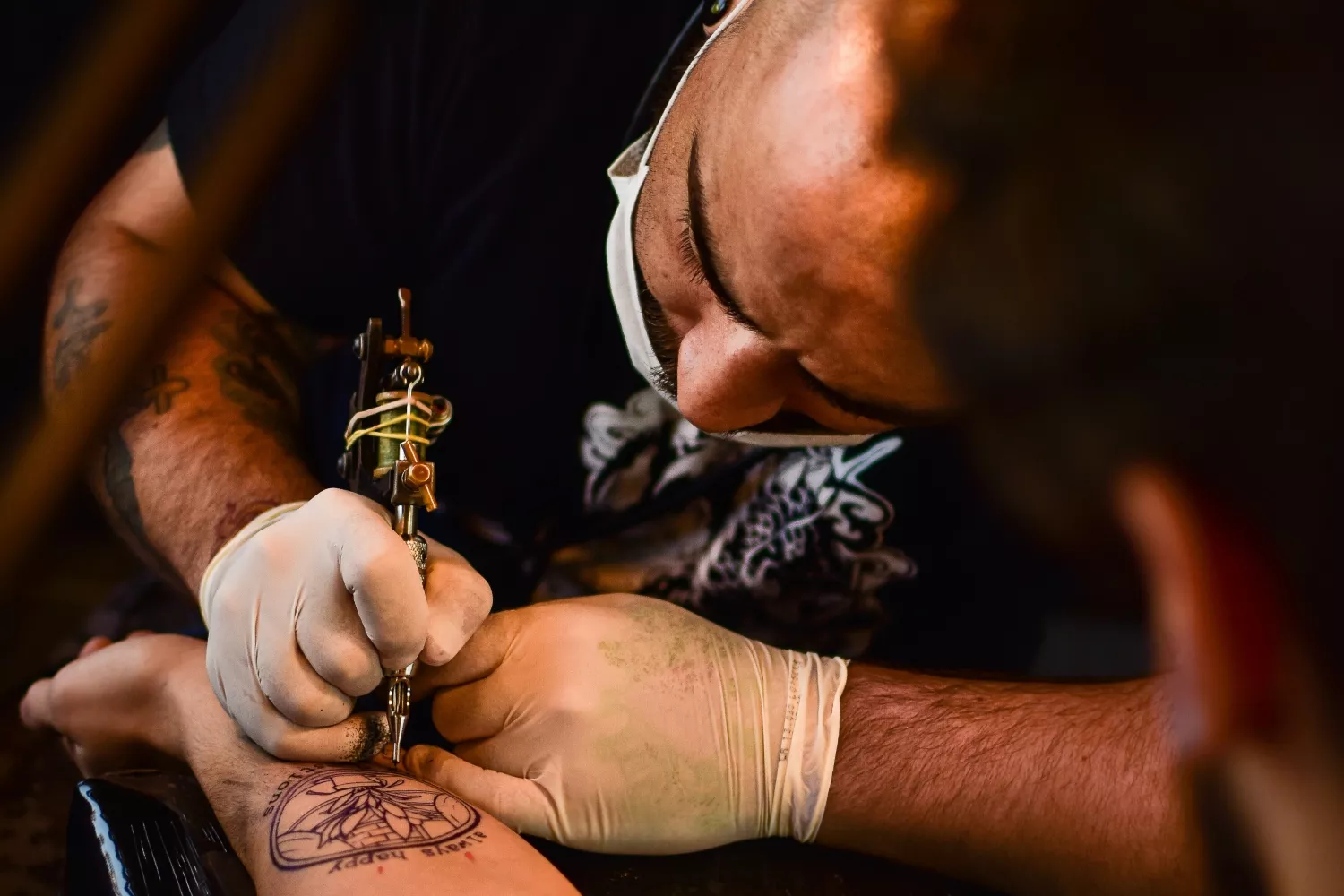 Sanidad ordena retirar estas tintas para tatuajes y maquillaje permanente