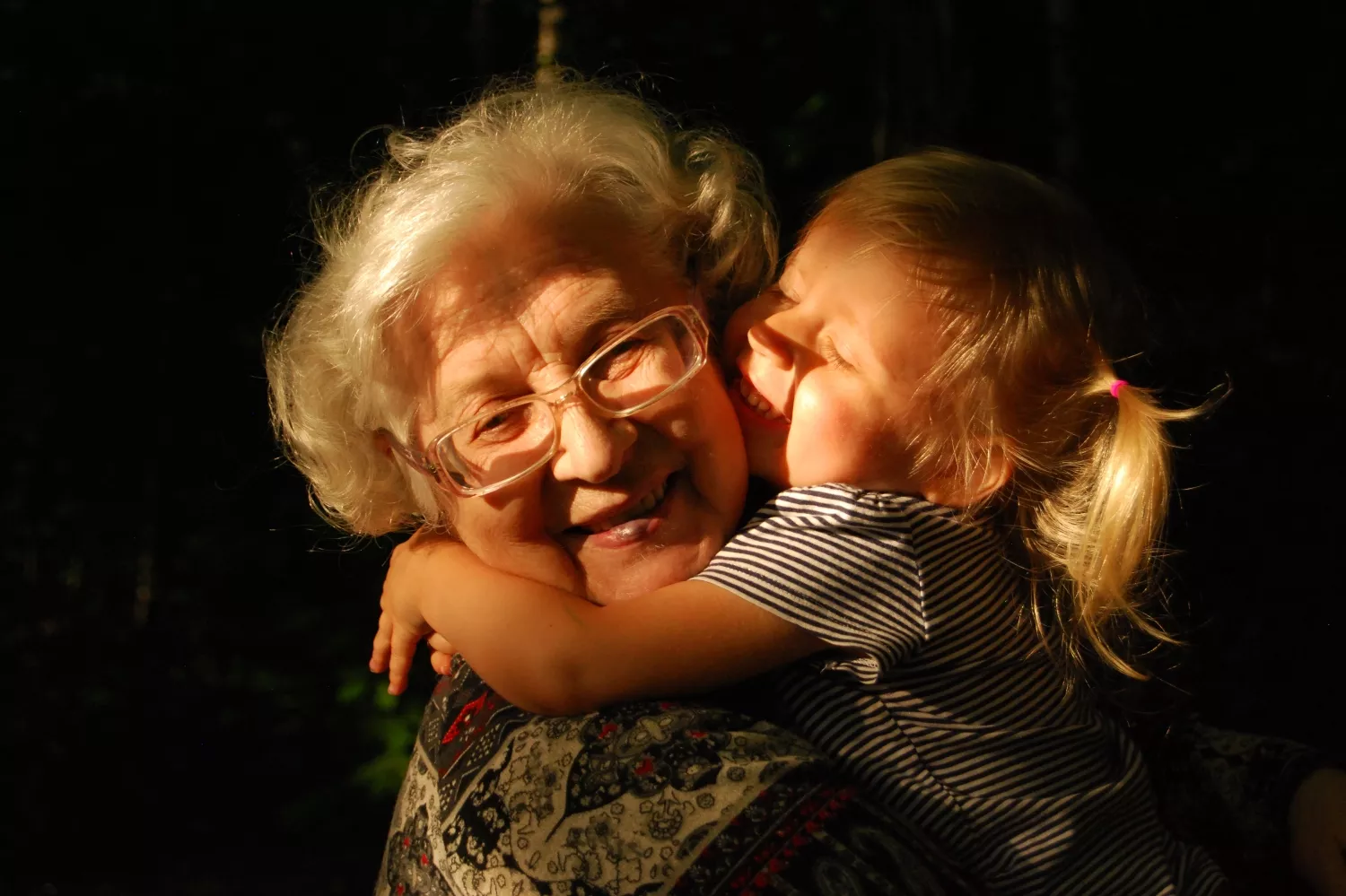 Una abuela y su nieta comparten un nombre en peligro de extinción / UNSPLASH