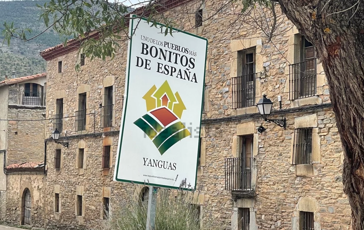 Cartel de Yanguas como uno de los pueblos más bonitos de España / IDEALISTA