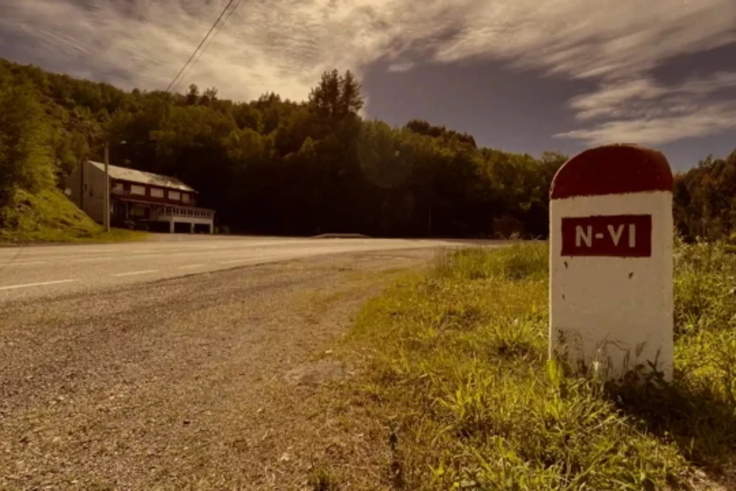 La ruta N-VI esconde áreas de descanso y grandes restaurantes / RUTA N-VI