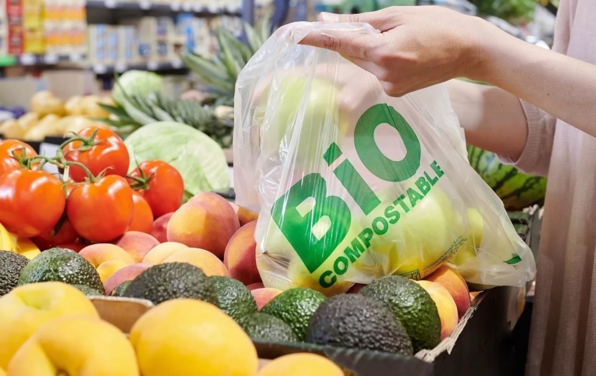 Una bolsa biodegradable de un supermercado / EP