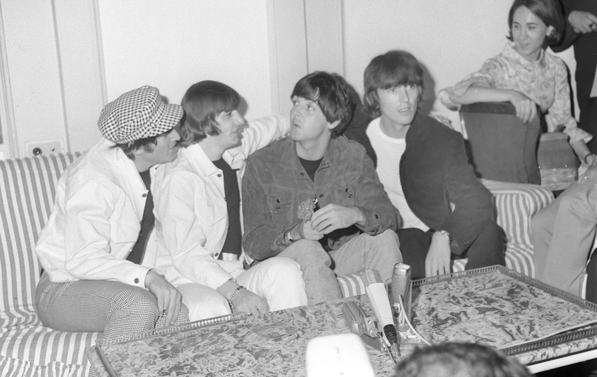 Los Beatles durante la rueda de prensa en el antiguo Hotel Fénix de Madrid / EFE - JDA