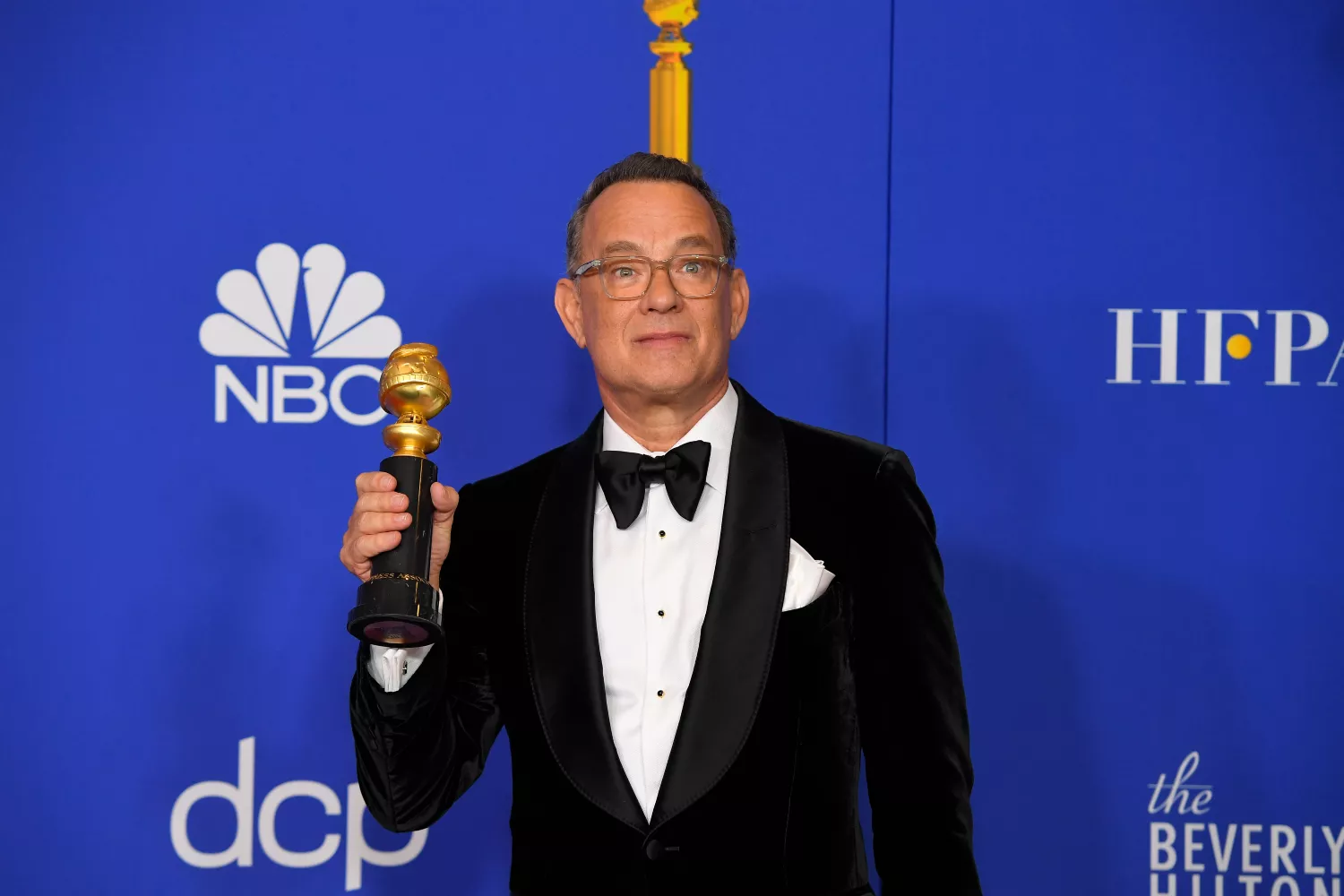 El actor Tom Hanks con un premio en los Globos de Oro / Kevin Sullivan - ZUMA Wire / DPA