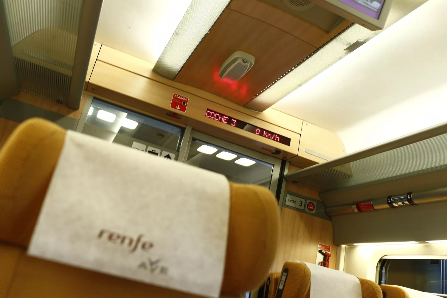 El interior de un tren de Renfe donde un viajero estuvo 10 horas a la deriva   EP