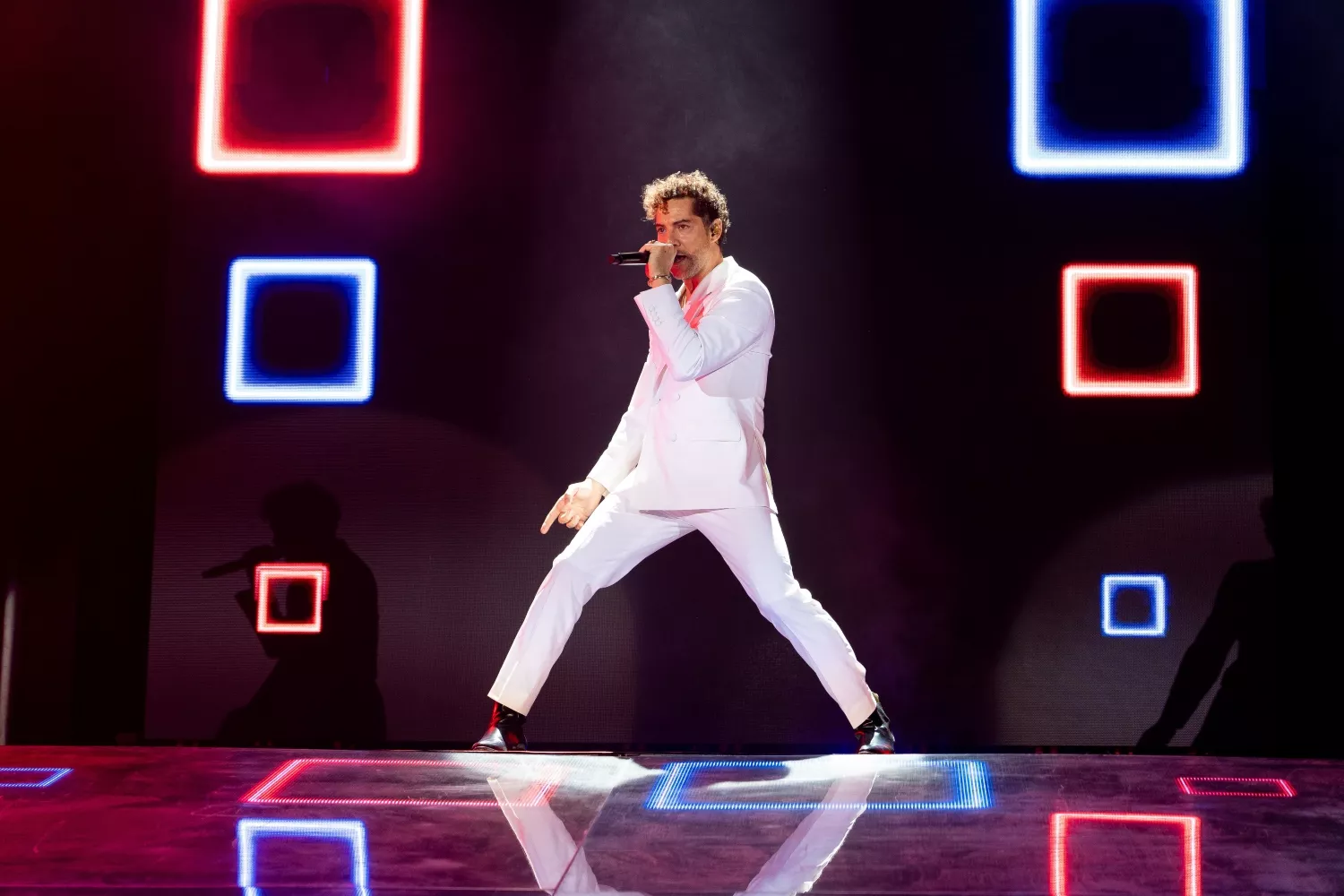 El cantante y embajador de Enrique Tomás, David Bisbal durante su concierto celebrado en Sevilla / FRANCISCO J. OLMO - EP