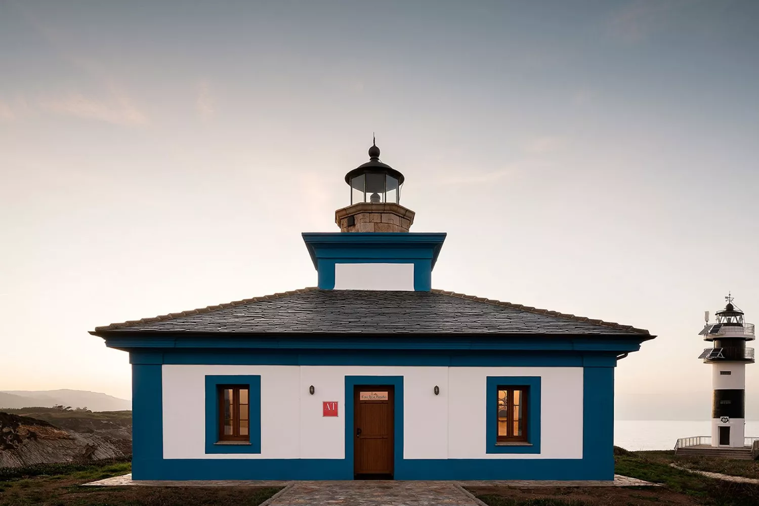 El alojamiento junto al faro de Isla Pancha, en Galicia / ATFIP