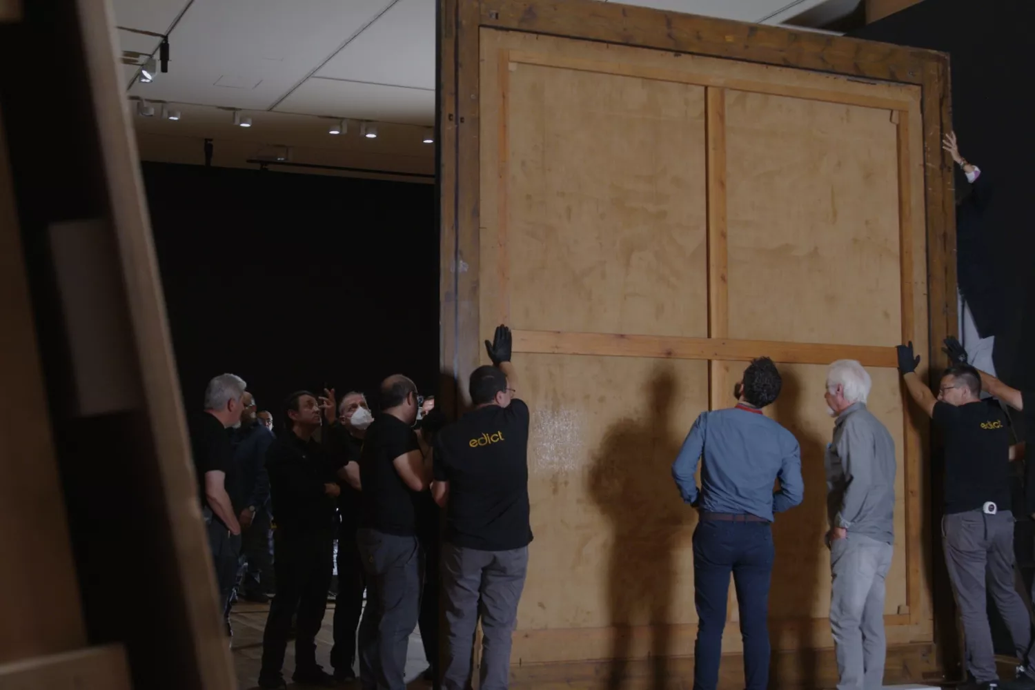 Instalación de Versos (Las meninas), de Vik Muniz ,en las salas de la exposición temporal del Museo del Prado / KIKO DELGADO (EFE)