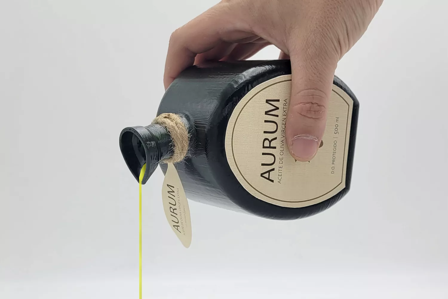 Aurum, la botella de vidrio reciclado que rinde homenaje al aceite de oliva / CEDIDA