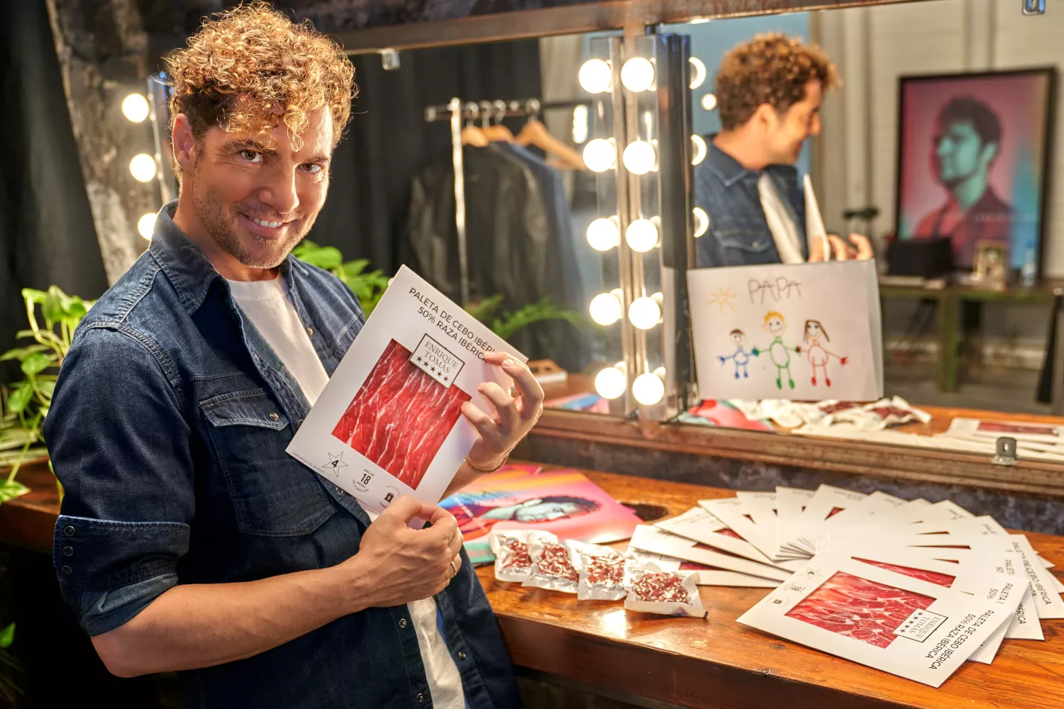 David Bisbal con el jamón de Enrique Tomás / ENRIQUE TOMÁS