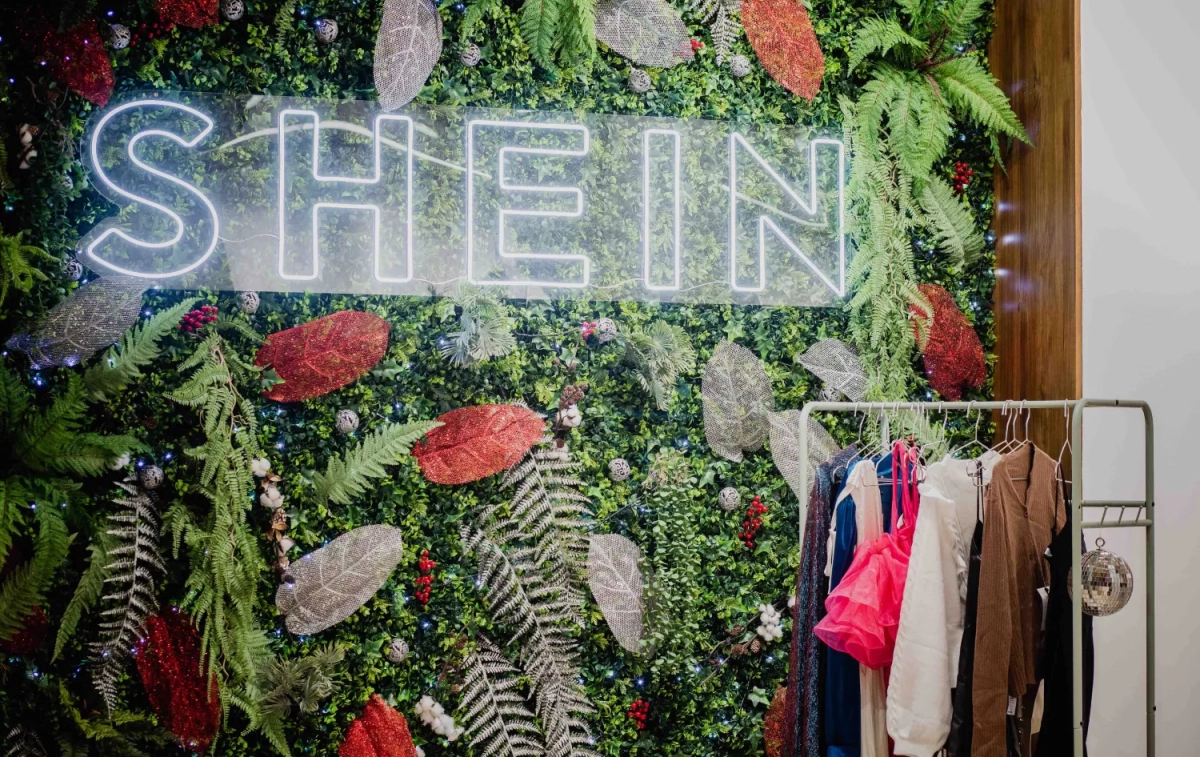 Una 'pop-up' de Shein, la popular tienda donde los ciberdelincuentes cometen estafas / SHEIN