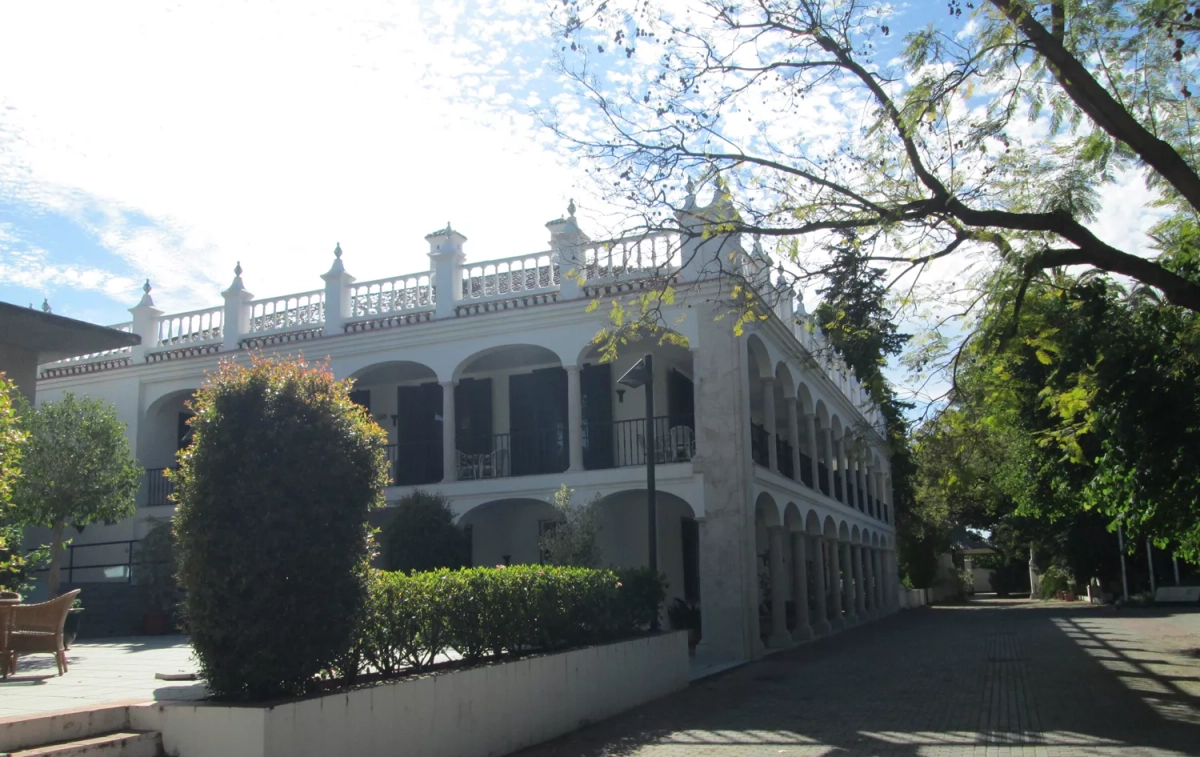 Los balcones de La Cónsula y sus jardines / WIKIPEDIA