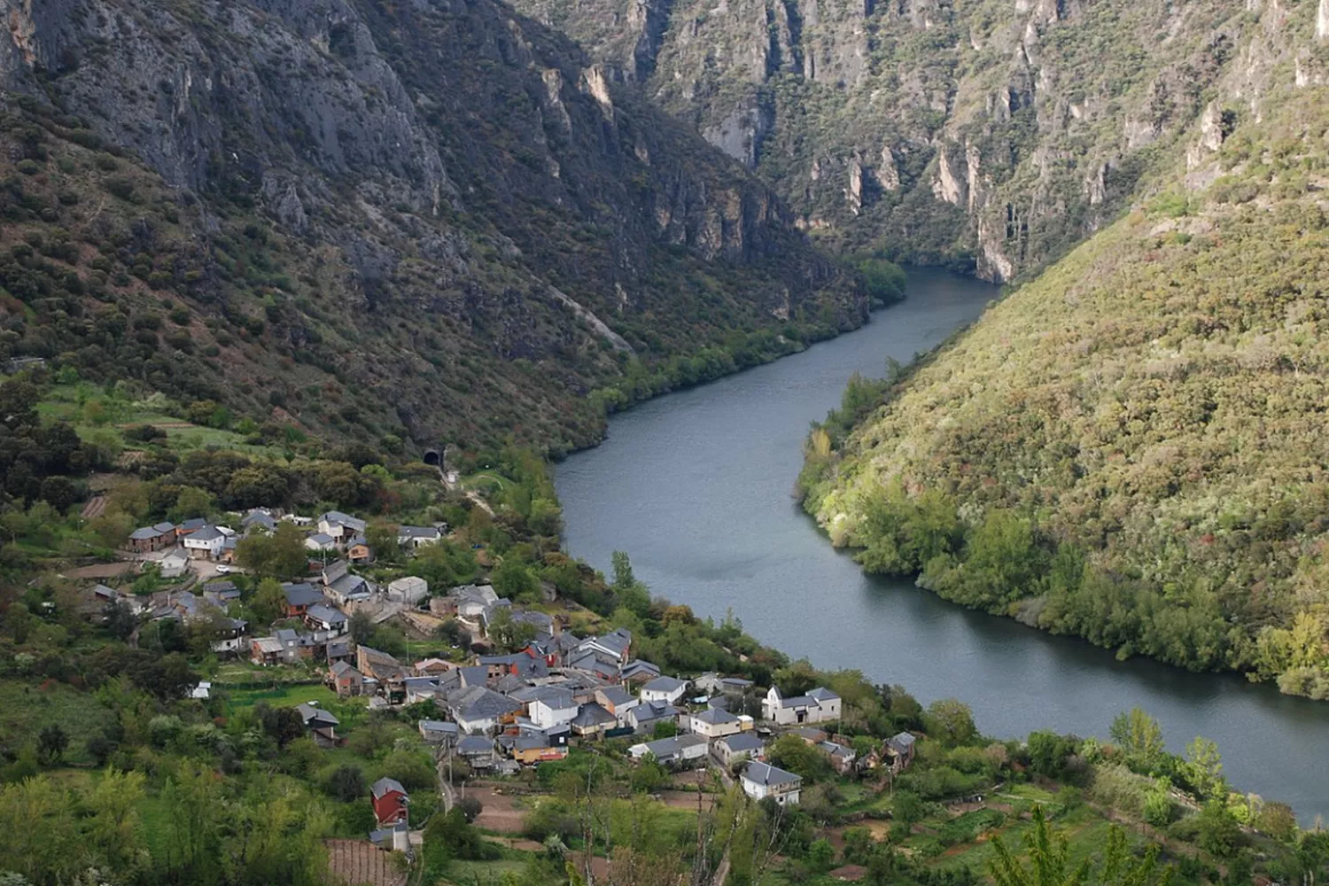 El pueblo gallego de Rubiá / OPORTUNIDADES RURALES